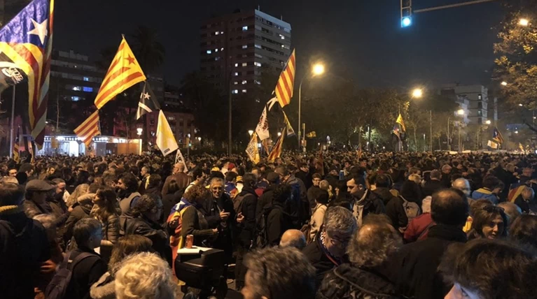 Καταλανοί διαδηλωτές απέκλεισαν το «Καμπ Νου» πριν το clasico