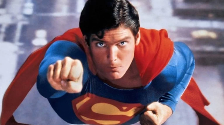 Η πρώτη κάπα του Superman πωλήθηκε 200.000 δολ.