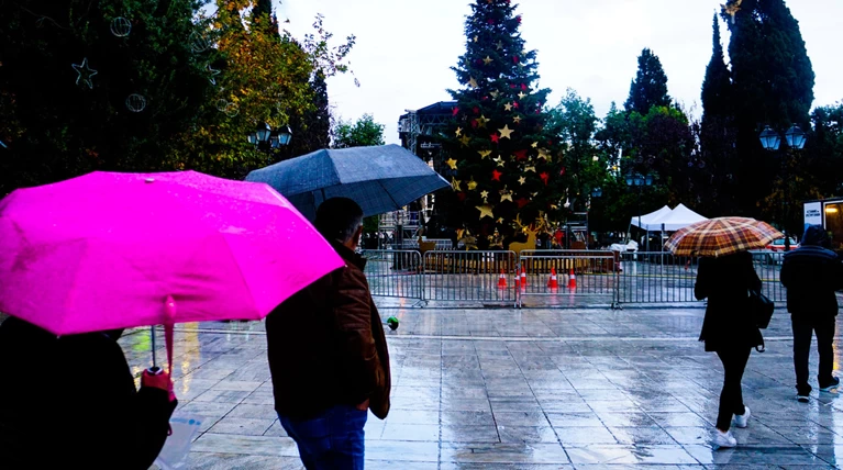 Παραμονή Χριστουγέννων με βροχές και χιονοπτώσεις