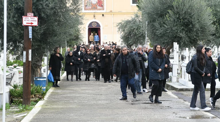 Τραγωδία στη Νέα Αλικαρνασσό: Θρήνος στην κηδεία της 33χρονης μητέρας