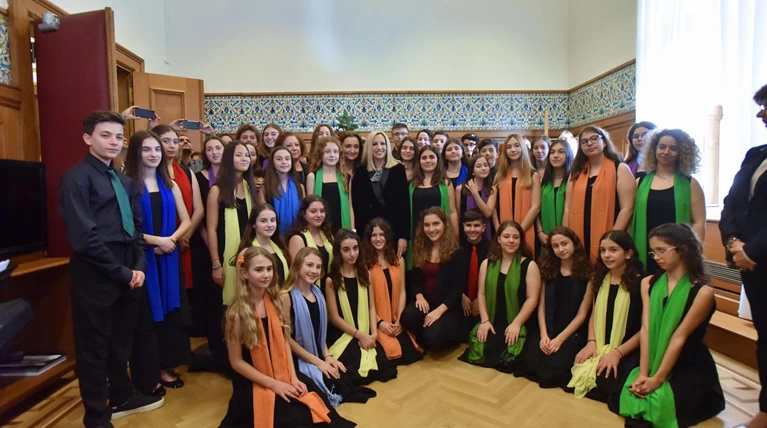 Τα κάλαντα στην Φ. Γεννηματά - Οι ευχές της προέδρου του ΚΙΝΑΛ