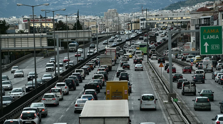Οι Αθηναίοι... πήραν τα βουνά: Εικόνες από την Αθηνών - Λαμίας