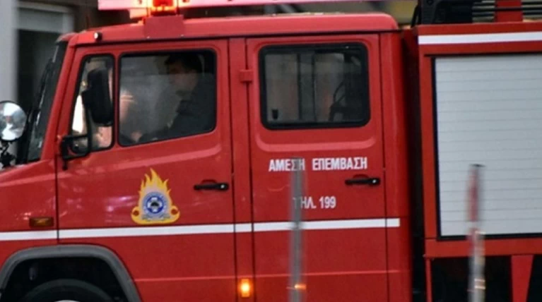 Κρήτη: Στις φλόγες δύο φορτηγά ψυγεία και ένα αυτοκίνητο