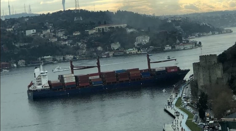 Πλοίο προσέκρουσε στην ακτή του Βοσπόρου στην Πόλη- Κλειστά τα Στενά