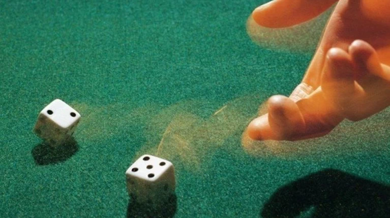 Χειροπέδες σε 13 για τυχερά παιχνίδια στο Ηράκλειο, κατασχέθηκαν 7.470 ευρώ