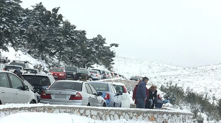Διακοπές κυκλοφορίας στην Αττική λόγω χιονόπτωσης