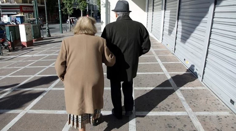 Τι να προσέχουν οι ηλικιωμένοι ώστε να μην πέφτουν θύματα απάτης
