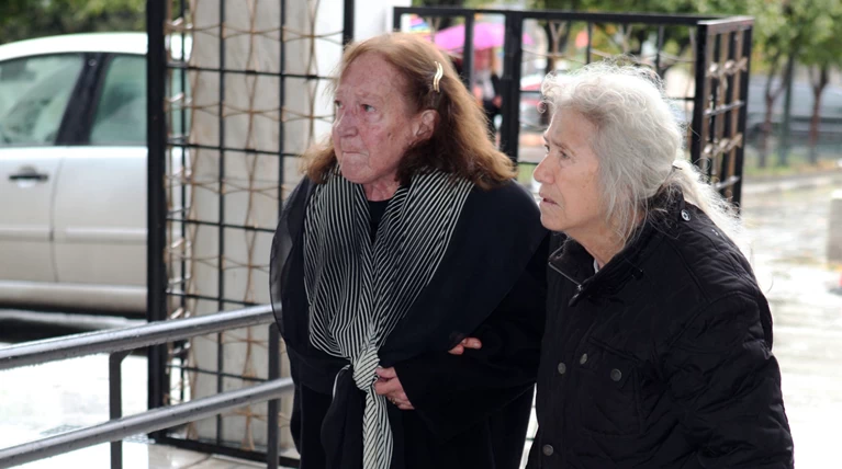 Θάνος Μικρούτσικος: Απαρηγόρητη η πρώην σύζυγός του, Ειρήνη Ιγγλέση