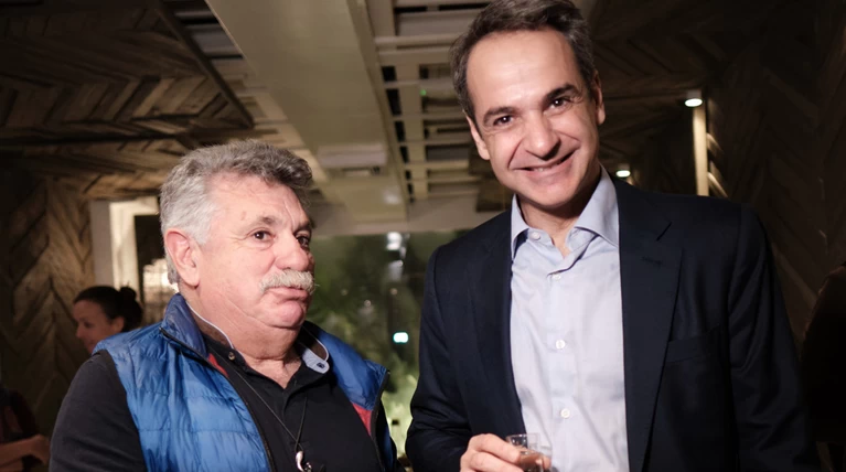 Ο Μητσοτάκης στη «Σχεδία» με τον σεφ Λαζάρου & δημοσιογράφους