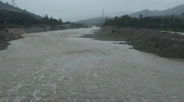 Χαλκίδα: Εκκένωση σπιτιών - Υπερχείλισε ο ποταμός Λήλαντας