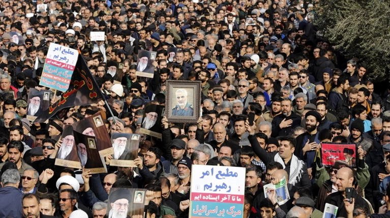 Χιλιάδες Ιρανοί διαμαρτύρονται για την εκτέλεση Σουλεϊμανί [βίντεο]