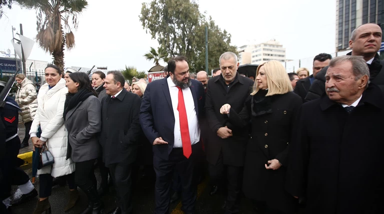 Γεννηματά, Μώραλης και Μαρινάκης στα Θεοφάνεια στον Πειραιά