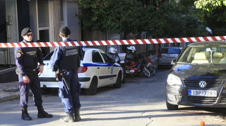 Ύποπτο δέμα έξω από το σπίτι του Γιάννη Δραγασάκη