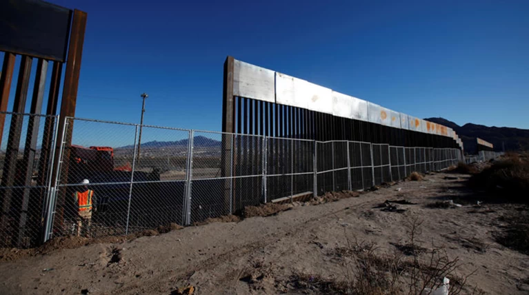 Πράσινο φως για το τείχος του Τραμπ στα σύνορα με Μεξικό