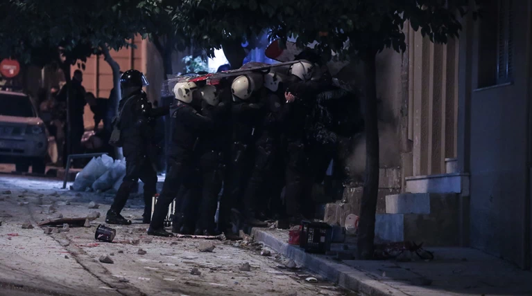 Κακουργήματα όσα έγιναν στο Κουκάκι από τους αναρχικούς λένε οι αστυνομικοί