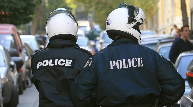 Συνελήφθη μέλος της σπείρας που έκανε αρπαγές και ληστείες