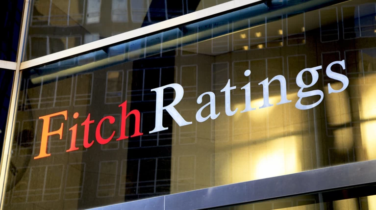 Fitch: Αναβάθμισε την ελληνική οικονομία σε «ΒΒ» από «ΒΒ-»