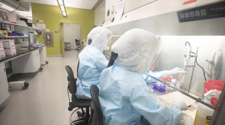 Ινστιτούτο Παστέρ: Σε 20 μήνες έτοιμο το εμβόλιο του κοροναϊού