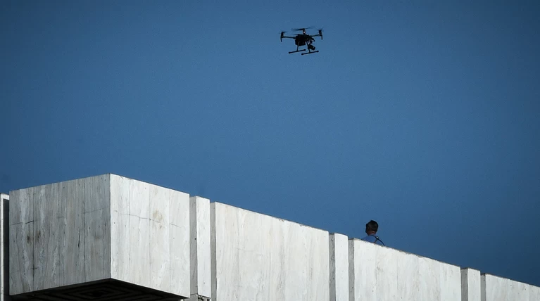 Έριξαν με drone ναρκωτικά και κινητά στις φυλακές Τρικάλων
