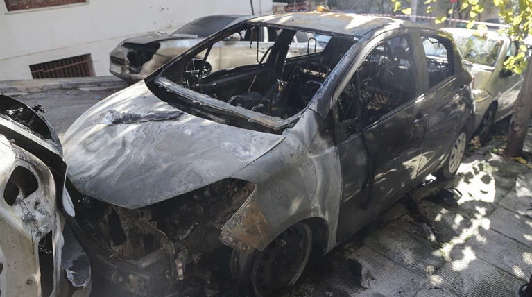 Έκαψαν πάλι αυτοκίνητα σε Χαϊδάρι και Νέα Φιλαδέλφεια