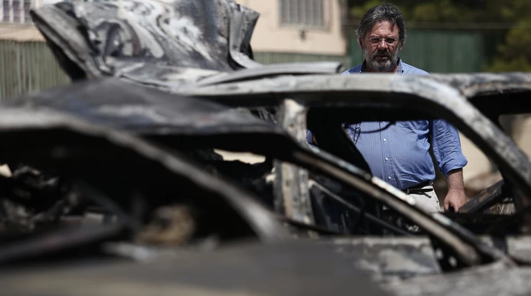 Νέο μπαράζ εμπρησμών οχημάτων σε Αθήνα και Θεσσαλονίκη