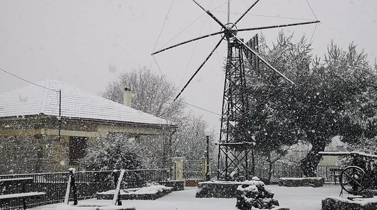 Στα λευκά η Κρήτη - Κλειστά σχολεία και παγετός