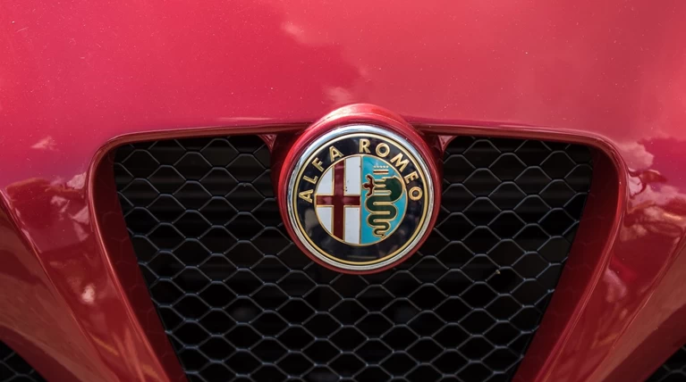ΣΚ Η Alfa Romeo γιορτάζει τα 110 χρόνια της με ένα νέο λογότυπο