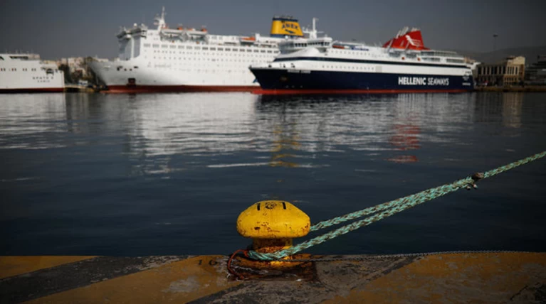 Απεργία στο λιμάνι του Πειραιά: Δεμένα τα πλοία στις 18 Φεβρουαρίου