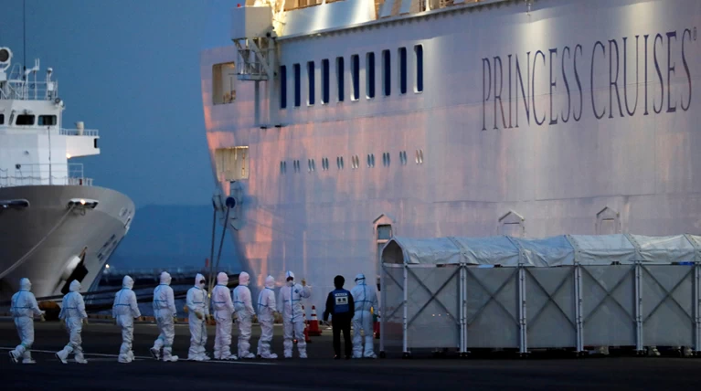 Κορονοϊος: "Μολυσμένη φυλακή" - Μαρτυρίες σοκ από τα πλοία σε καραντίνα