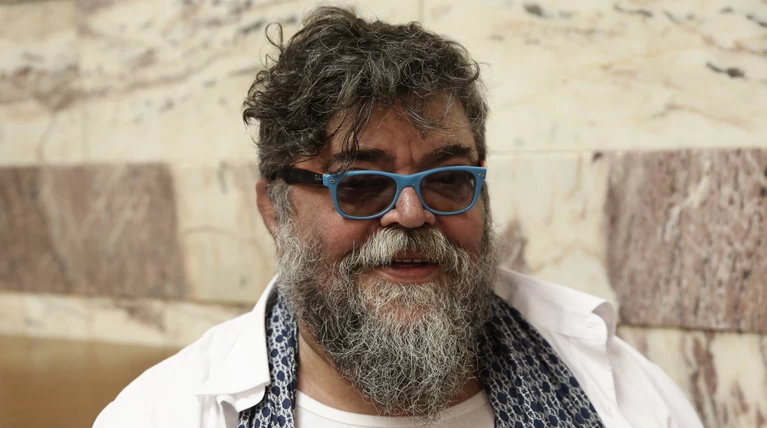 Πόλεμος για τον Κραουνάκη και τον στίχο “ο εχθρός θα φάει το μ@@@ του"