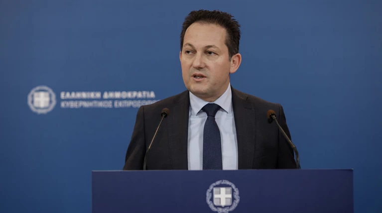 Πέτσας: Ο ΣΥΡΙΖΑ πάει από κωλοτούμπα σε κωλοτούμπα