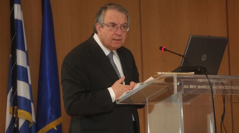 Ο Μπαμπινιώτης πρόεδρος της Επιτροπής στην Κύπρο για το 2021
