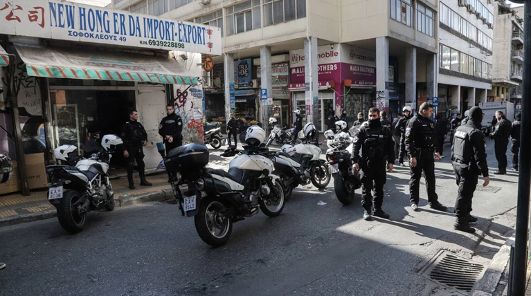 Απίστευτη αγριότητα στο κέντρο της Αθήνας - Συμμετείχαν 30 άτομα