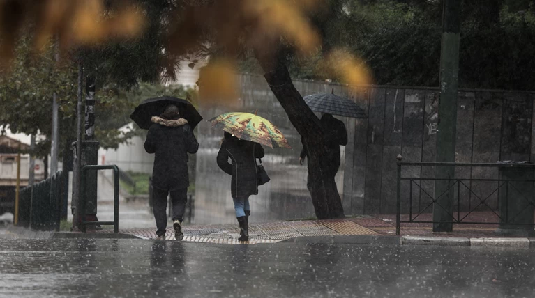 Καιρός: Ραγδαία επιδείνωση την Παρασκευή - Kαταιγίδες και χιόνια