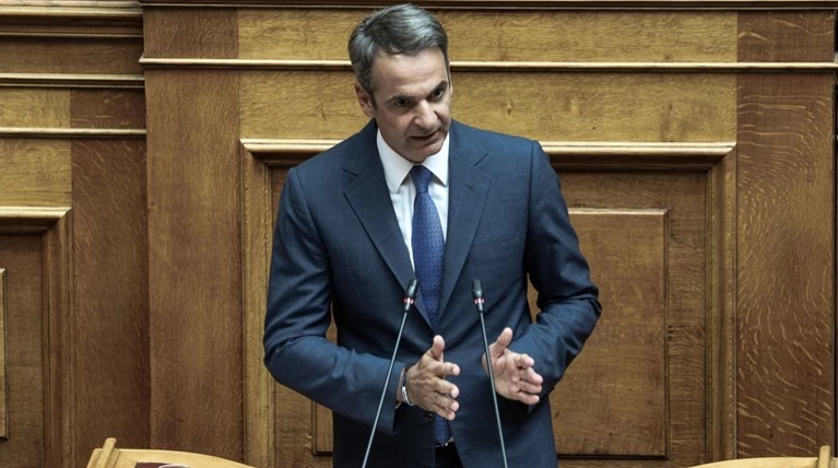 Ατάκα Μητσοτάκη στη Βουλή: «Χρόνια πολλά στους ερωτευμένους»