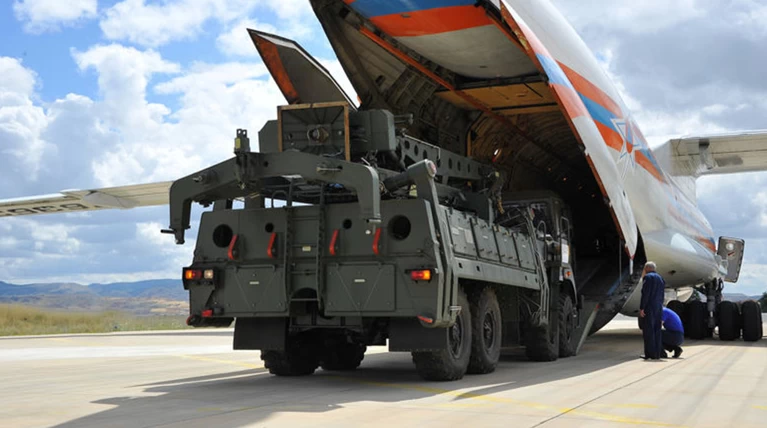 Ο «καυγάς» Ρωσίας-Τουρκίας για τη Συρία «παγώνει» τους S-400;
