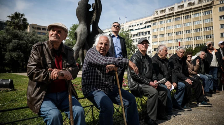 Kατατέθηκε το ασφαλιστικό - Τι αλλάζει σε μισθούς & συντάξεις
