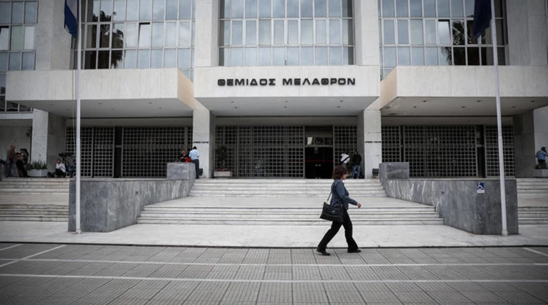Εισαγγελικές πηγές: Εμείς θα αποφασίσουμε για τις κουκούλες