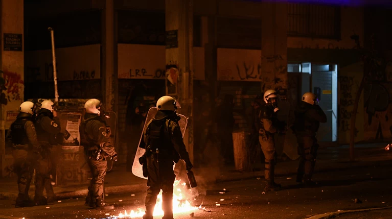 Εξάρχεια ΜΑΤ Μολότοφ