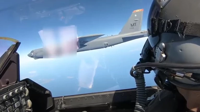 F-16 B-52