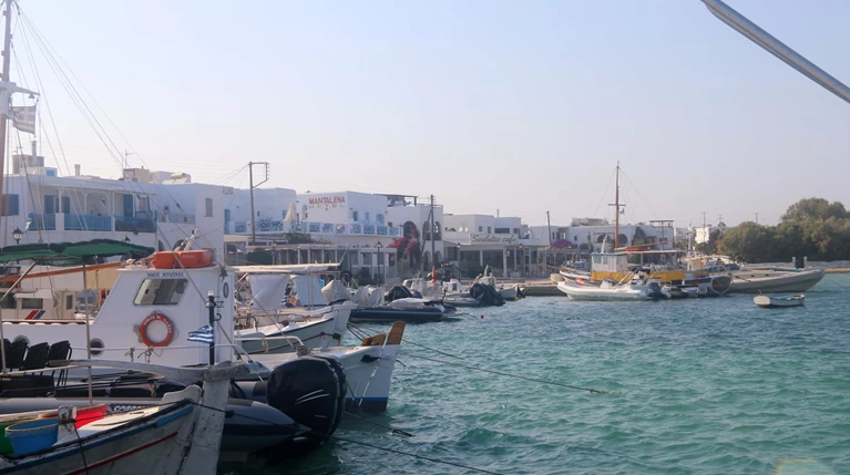 αντίπαρος