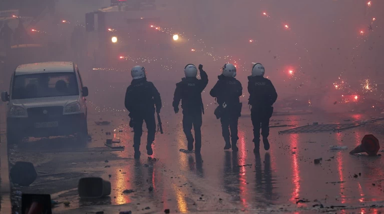 Χιλιάδες διαδηλωτές στους δρόμους για τον 15χρονο Μπερκίν