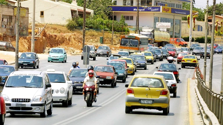 Κυκλοφοριακές ρυθμίσεις στη Μεσογείων- Σε ισχύ έως τον Αύγουστο