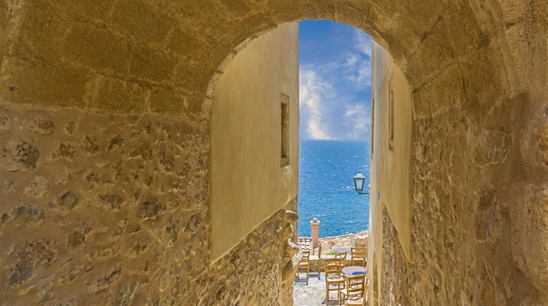 Τα πέτρινα κάστρα της ηπειρωτικής Ελλάδας
