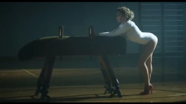 Η Κάιλι Μινόγκ κάνει... sexercise