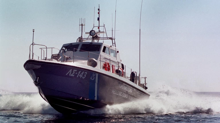 Λέμβος με 38 μετανάστες ανοικτά της Μυτιλήνης