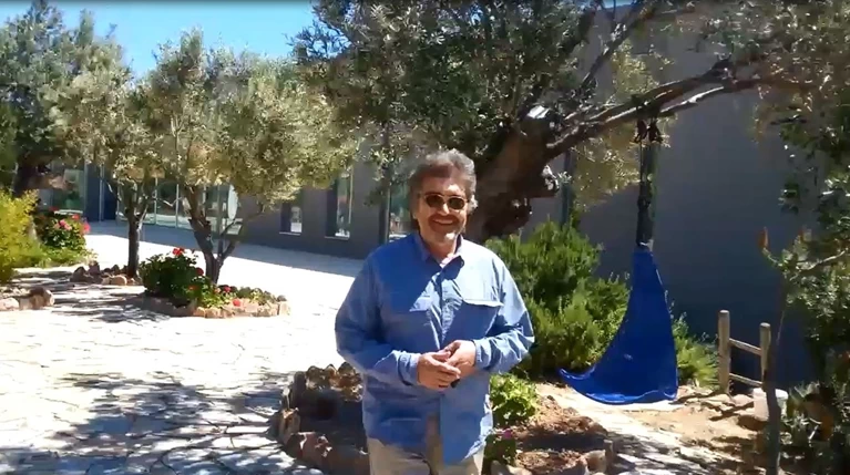 Κ. Βαρώτσος: «Παρακαλώ, περάστε στο σπίτι μου στην Αίγινα»