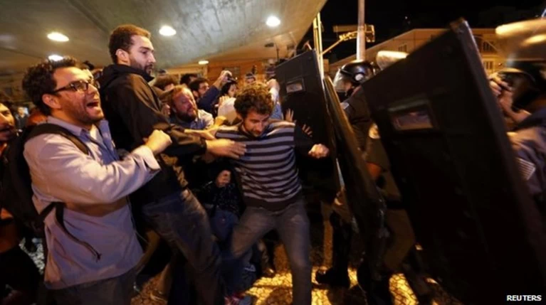 Αγρια επεισόδια στο Σάο Πάολο: Δακρυγόνα και συγκρούσεις με την αστυνομία