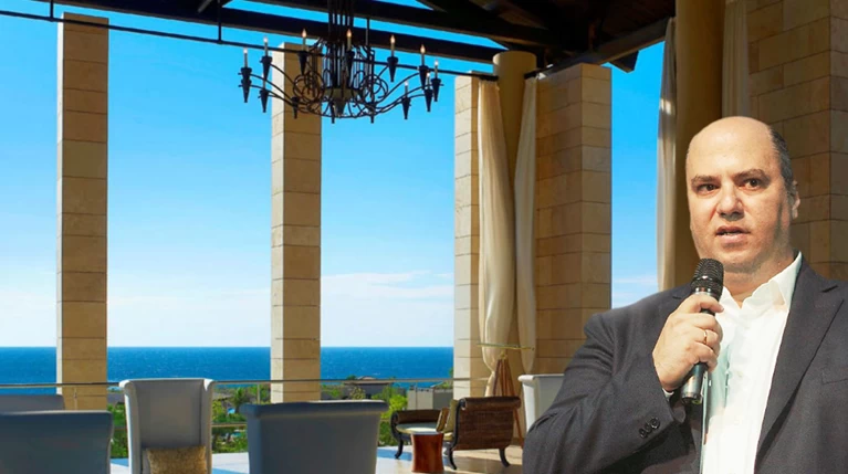 To succes story του Χρήστου Κωνσταντακόπουλου:Από το Costa Navarino στο Χόλιγουντ