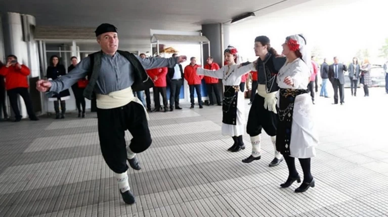 Με χορούς η υποδοχή της Μπενφίκα στη Θεσσαλονίκη